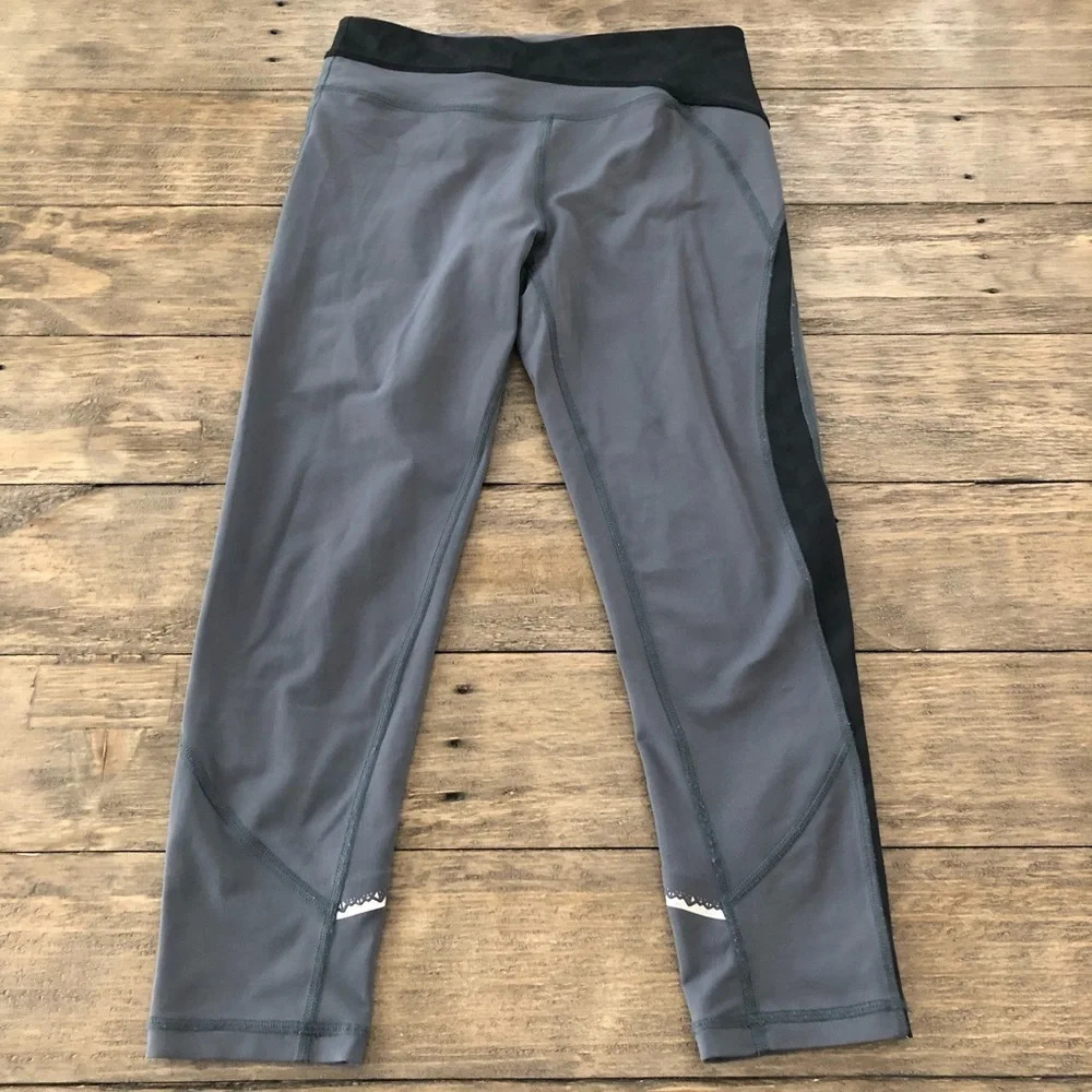Ivivva Lululemon‎ Gray Black Cropped Leggings 12